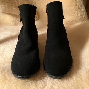 White Mountain Black Suede Ankle Boots